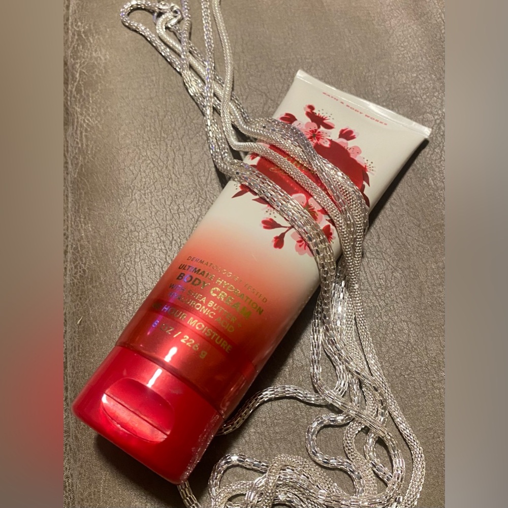 Bath&Body Works Japanese Cherry Blossom NWOT and Vintage Silver Mesh Rope Chain